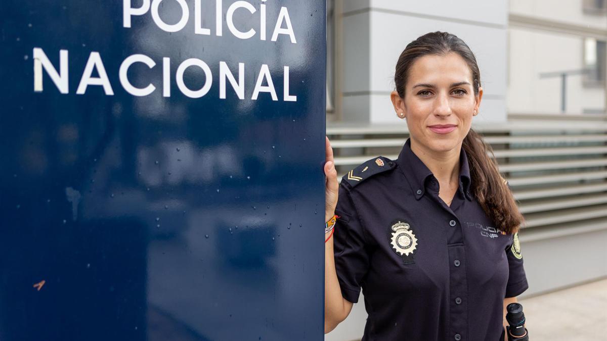 Silvia Garrido, la policía emeritense que ha evitado el suicidio de una joven.