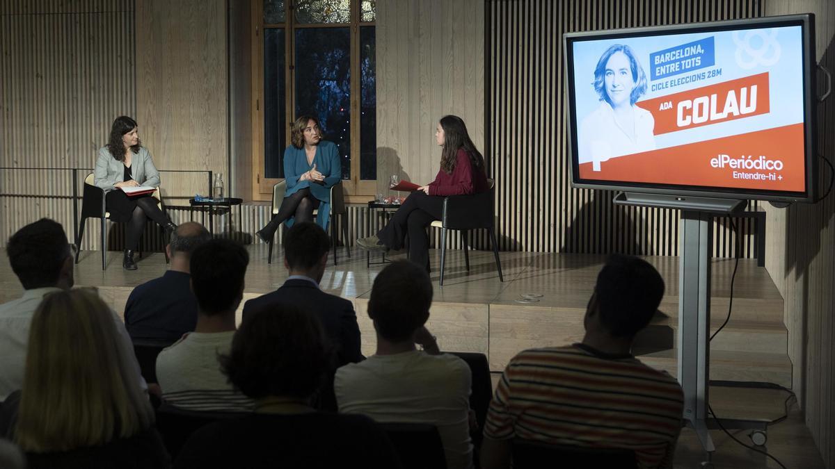 Colau durante el acto con lectores de EL PERIÓDICO el martes en el recinto de Sant Pau.