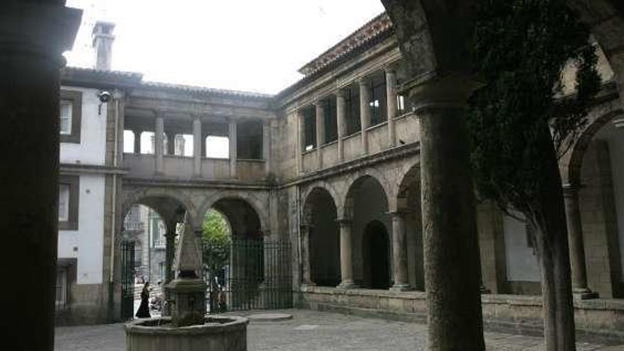 El claustro del colegio de San Nicolás.