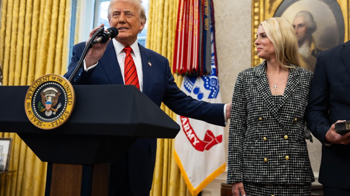 Trump, 'Epstein davasında' şeffaflık eksikliğinden dolayı Maga isyanını durdurmada başarıya sahip değil