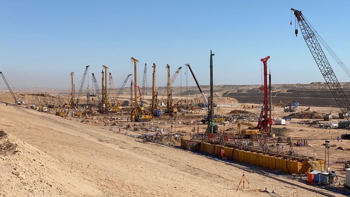 Obras para construir The Line, en Arabia Saudí.