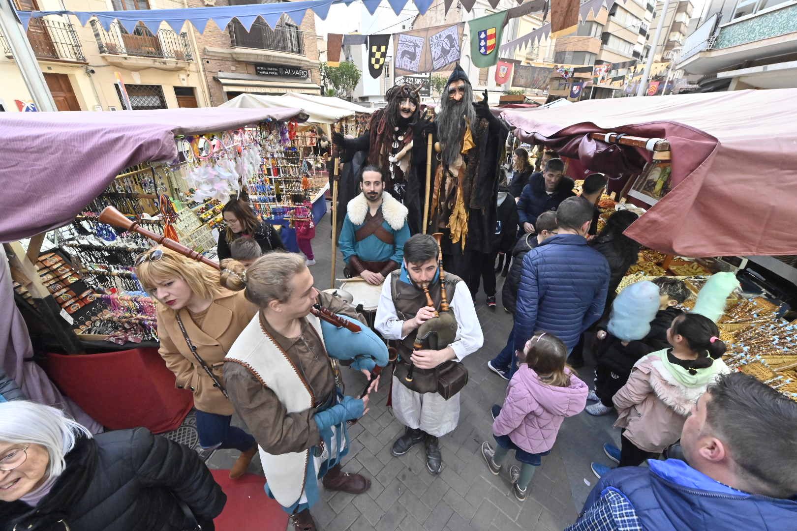 Acércate en imágenes al mercado medieval de Vila-real