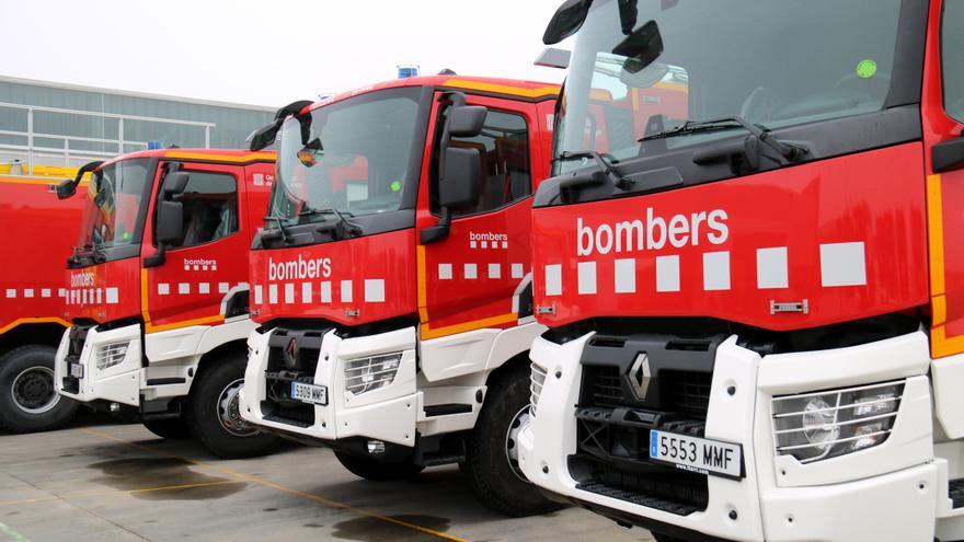 Cau un arbre i danya dos vehicles a Biure