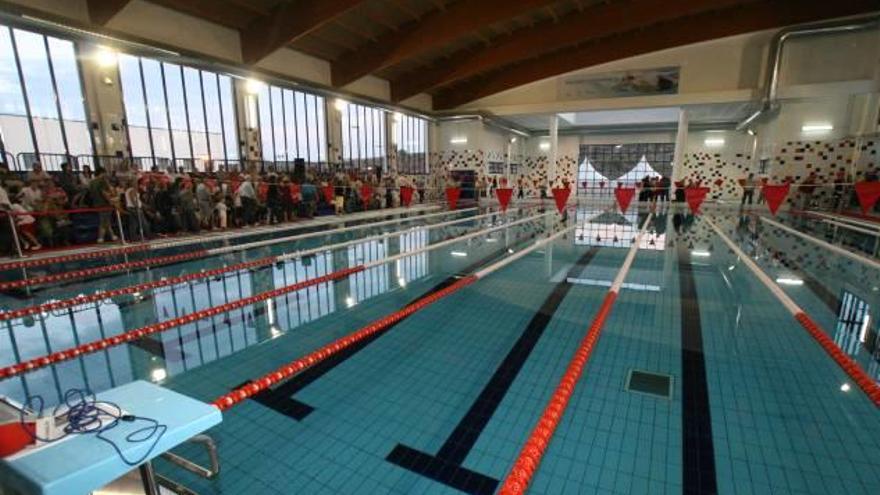 La piscina municipal cubierta de Monóvar cuando se inauguró en septiembre de 2008.