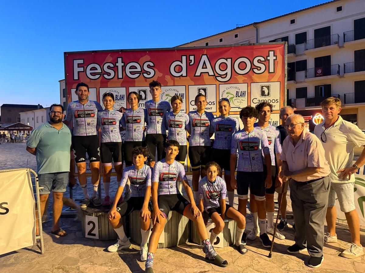 Los líderes de la Challenge d'Estiu posan después de la segunda prueba.