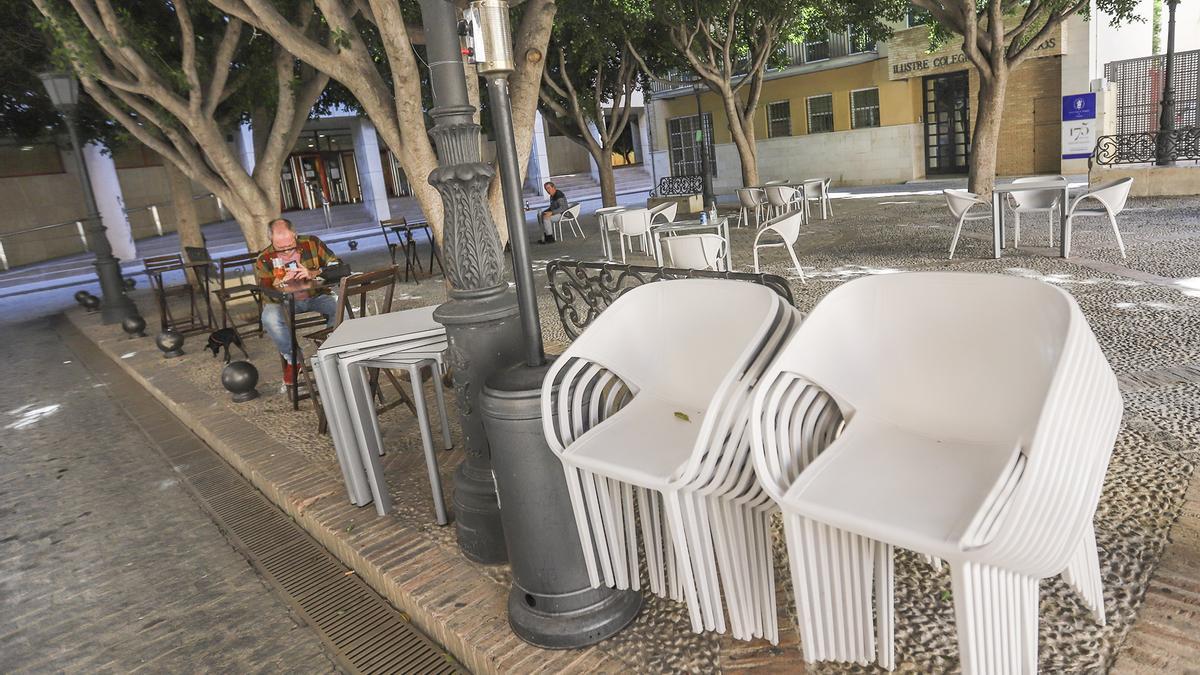 Una terraza de Orihuela que ha tenido que adaptarse a las restricciones dictadas por Sanidad.