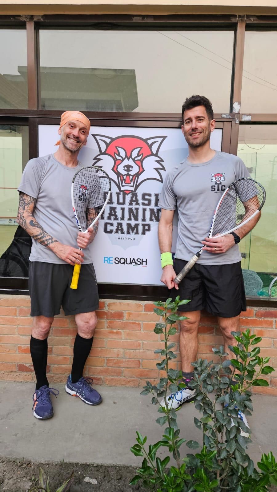 Borja Golán en Katmandú, donde está impartiendo clases de squash a jóvenes con pocos recursos de la mano de SOS Nepal