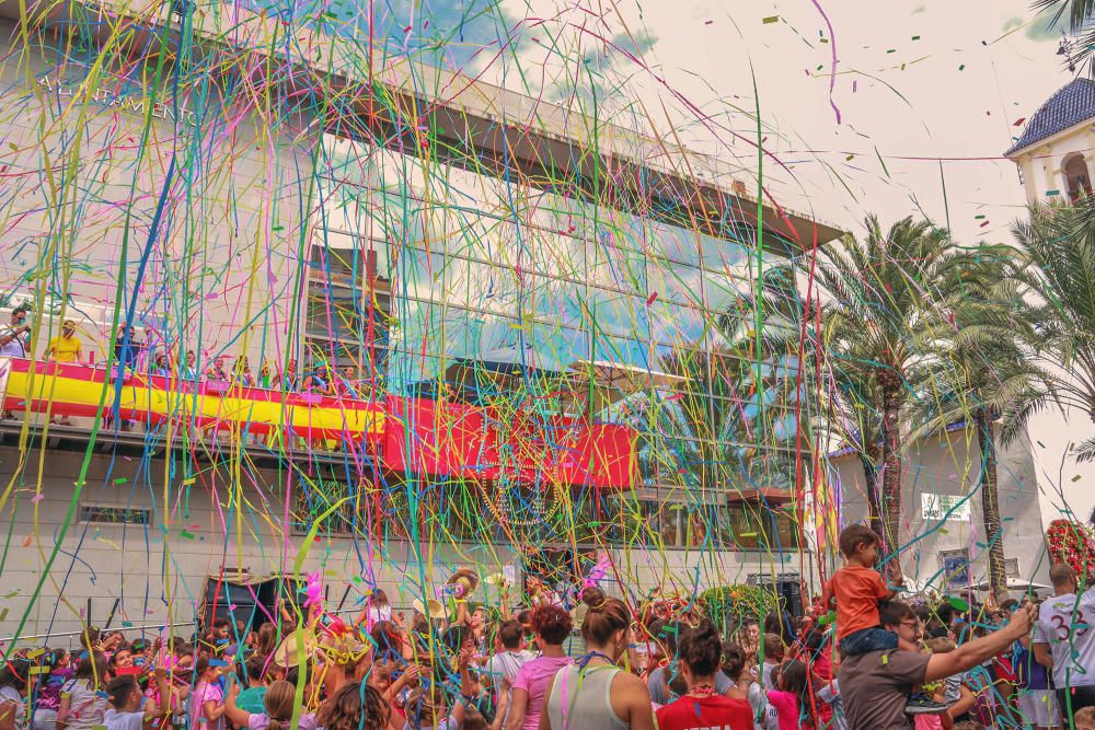 La fiesta y la alegría inundan Dolores tras el chupinazo de las fiestas patronales