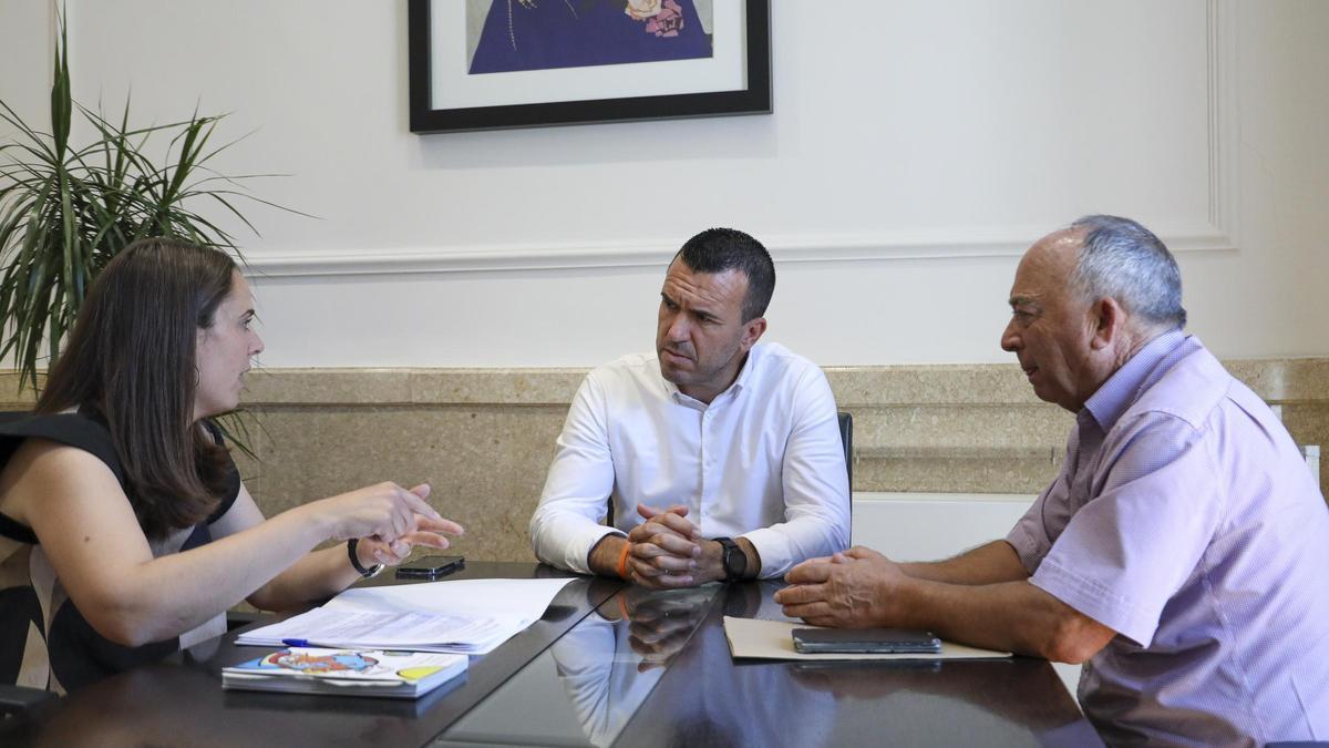 Mompó se reúne con la alcaldesa de Alpuente Itziar Méndez