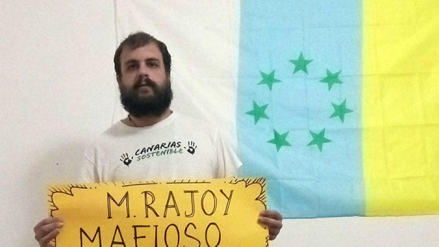 Libertad provisional para el activista tinerfeño que escribió &quot;Borbones a los tiburones&quot; en su Facebook