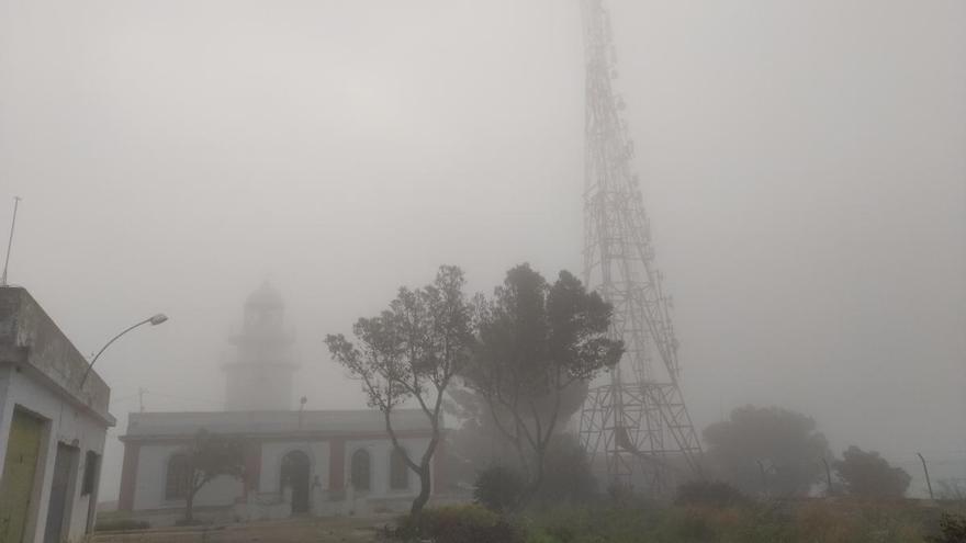 La niebla se traga el cabo de Sant Antoni de Xàbia