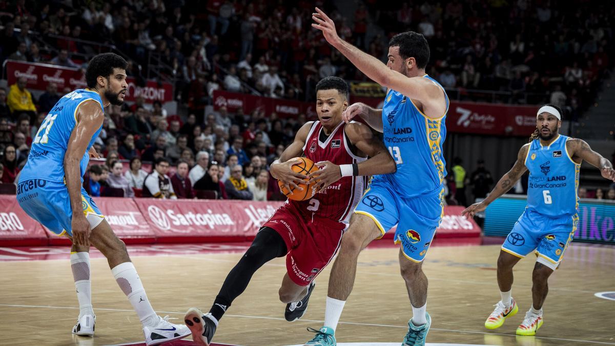 Bell-Haynes, en el partido ante el Gran Canaria, el día que se produjo su lesión en la mano.