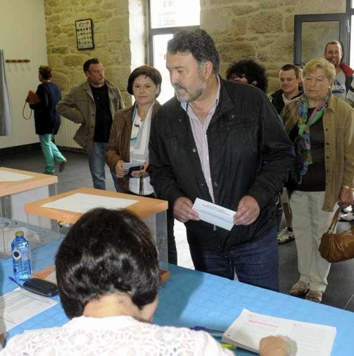 La contundente victoria de varias candidaturas críticas anticipa una "revolución" en O Salnés
