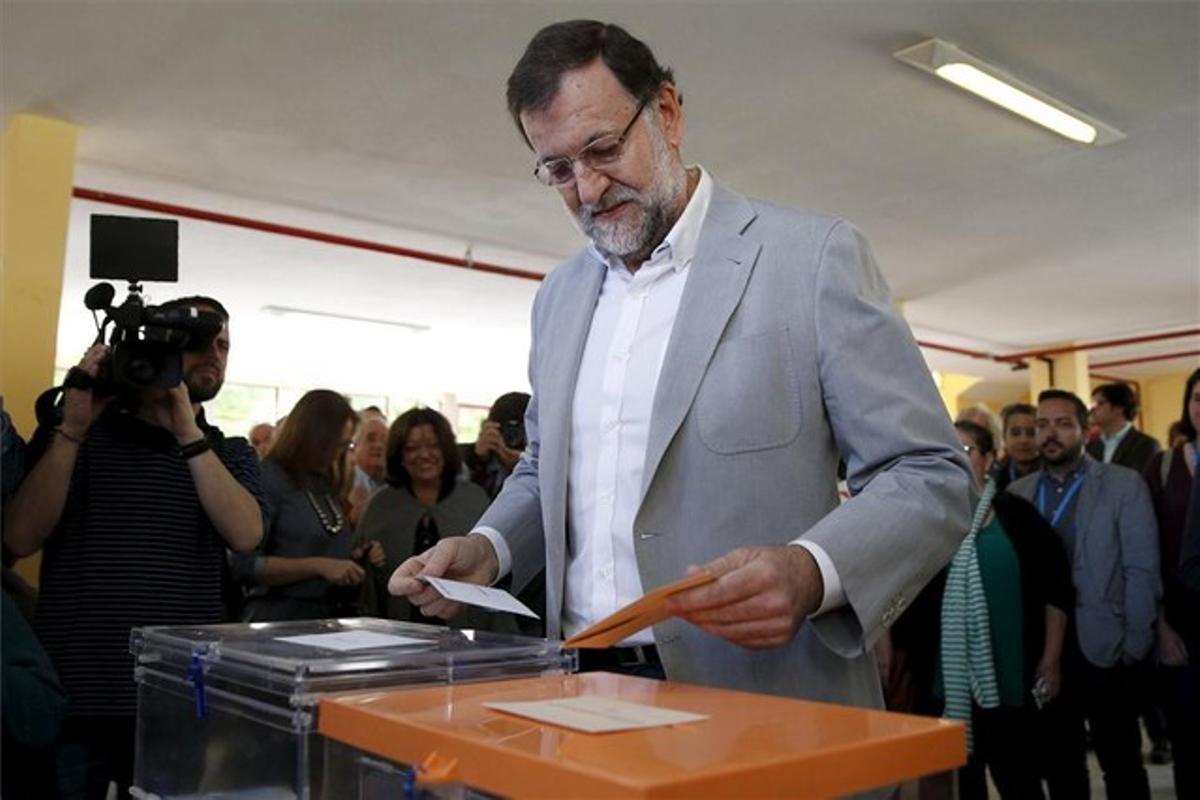 El president del Govern, Mariano Rajoy, exerceix el seu dret a vot a les eleccions del 24-M.