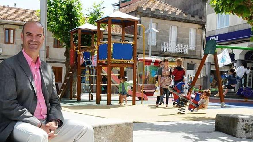 Félix Juncal Novas ayer en el entorno de la Praza do Concello de Bueu después de un acto de carácter electoral.