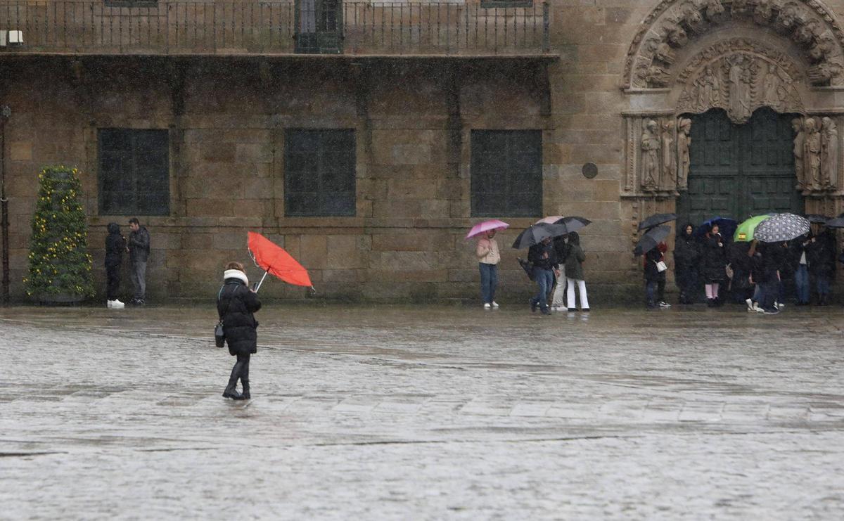 Este viernes se esperan precipitaciones en Santiago que serán más probables a primera y última horas del día según Meteogalicia