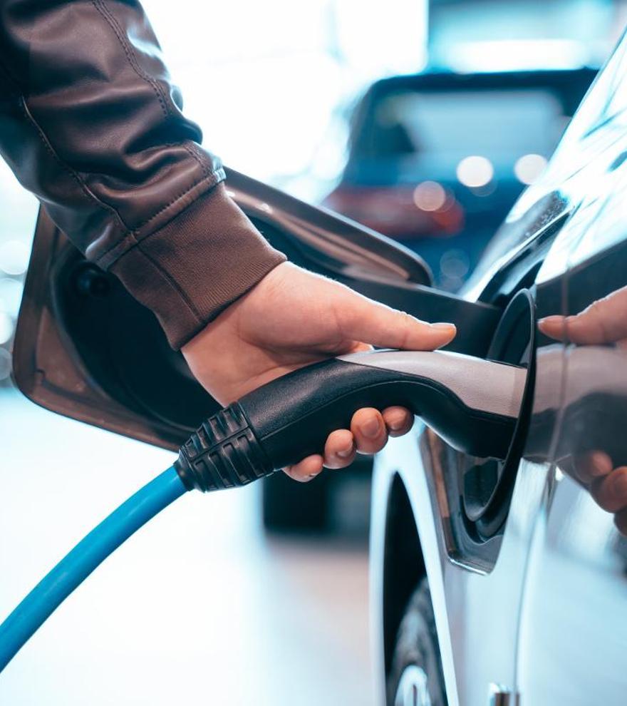 Las ventas mundiales de coches eléctricos alcanzarán los 17 millones de unidades en 2024, según la AIE