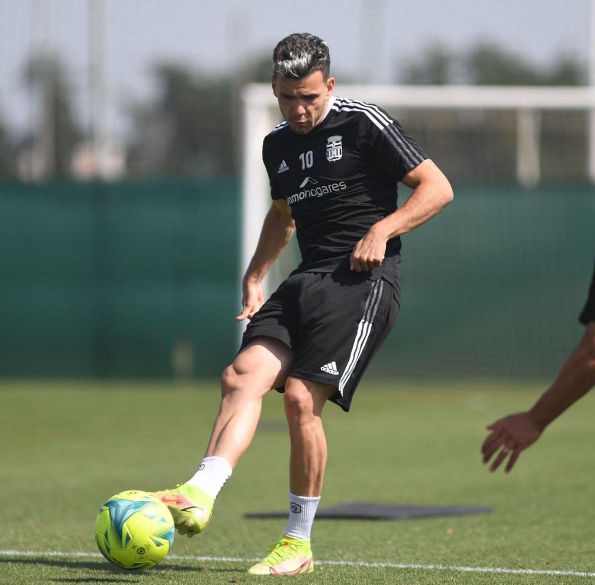 Álex Gallar, en un entrenamiento en su etapa en el FC Cartagena. | LOYOLA PÉREZ DE VILLEGAS