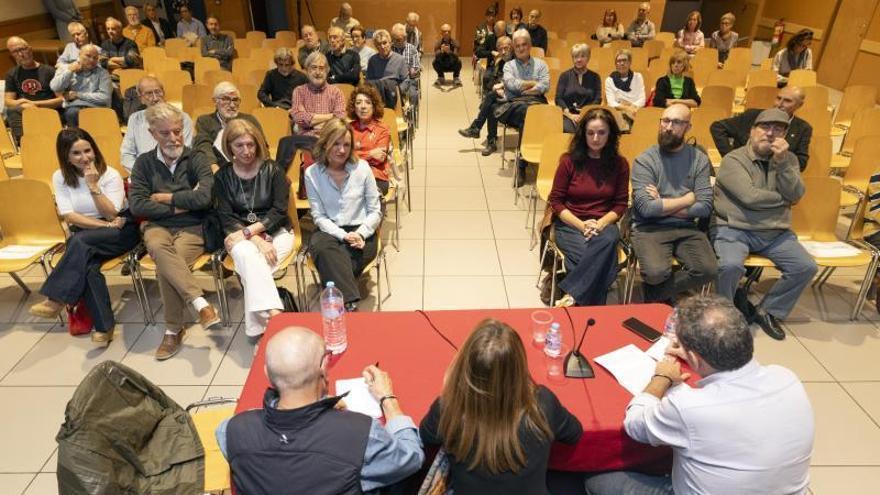 Inicio de la reunión de la coalición de izquierdas al Senado en Zaragoza.