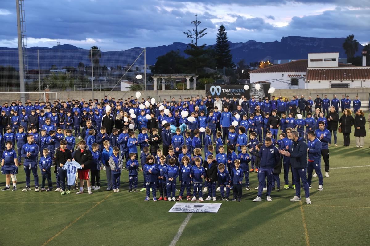 Dolor en el estadio de Sueca por el fallecimiento de un compañero y amigo Dolor en el estadio de Sueca por el fallecimiento de un compañero y amigo