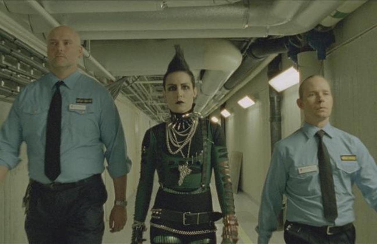Noomi Rapace (al centre), en una imatge de ’Millennium 3: la reina en el palacio de las corrientes de aire’. Noomi Rapace (al centre), en una imatge de ’Millennium 3: la reina en el palacio de las corrientes de aire’.