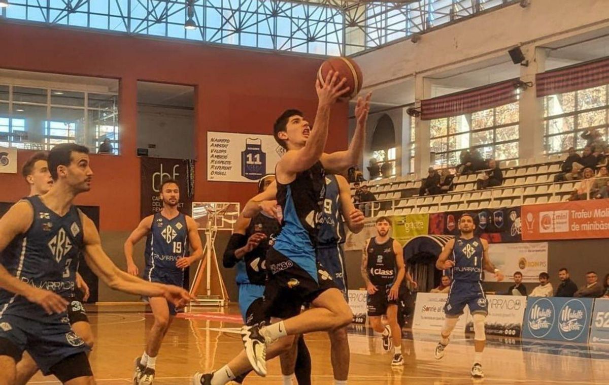 Lance del choque vivido este domingo en Sant Feliu. | BASQUET SANT ANTONI