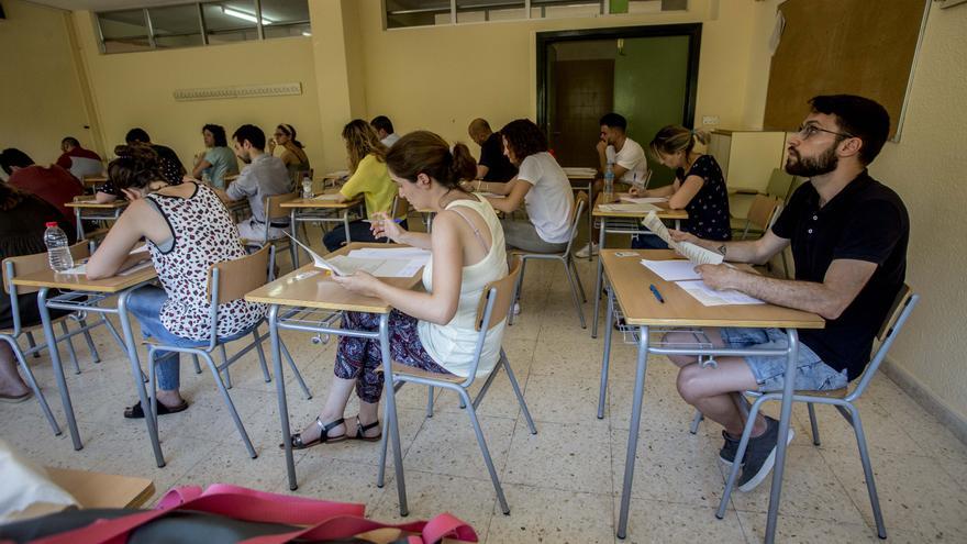 Más de 7.400 interinos docentes podrán tener la plaza fija sin examen