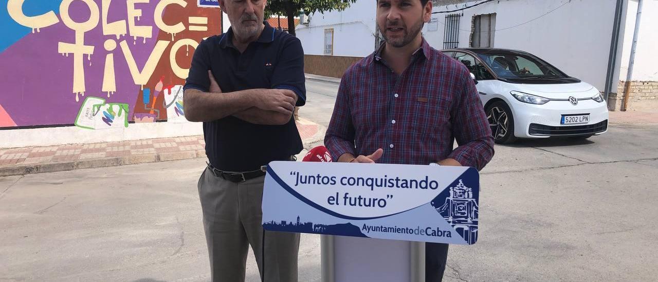 Alfonso Vergillos y Fernando Priego durante su visita.