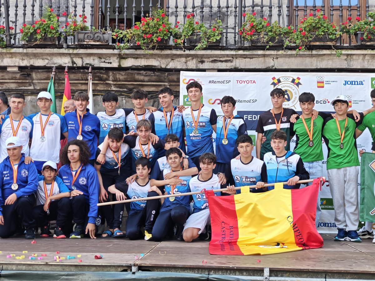 La fiesta del remo de O Morrazo en el Campeonato de España de bateles en Castro Urdiales La fiesta del remo de O Morrazo en el Campeonato de España de bateles en Castro Urdiales