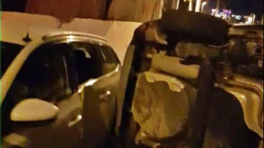 El coche quedó volcado tras la colisión en Eivissa.