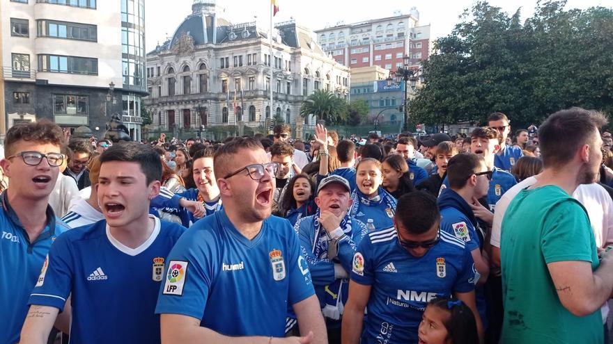 Mas de un millar de personas en La Escandalera para ver el partido del Real Oviedo