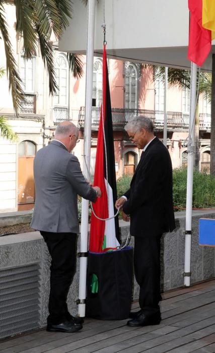 LA BANDERA SAHARAUI ONDEA POR PRIMERA VEZ EN UNA ...