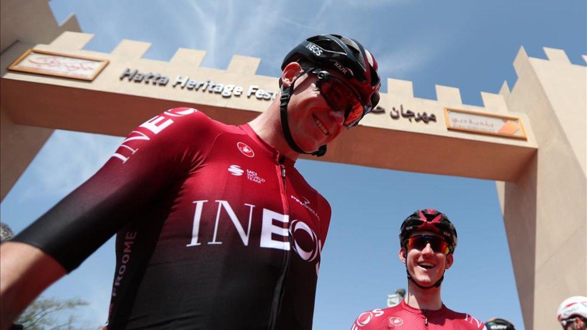 Froome, en los EAU con la equipación del INEOS