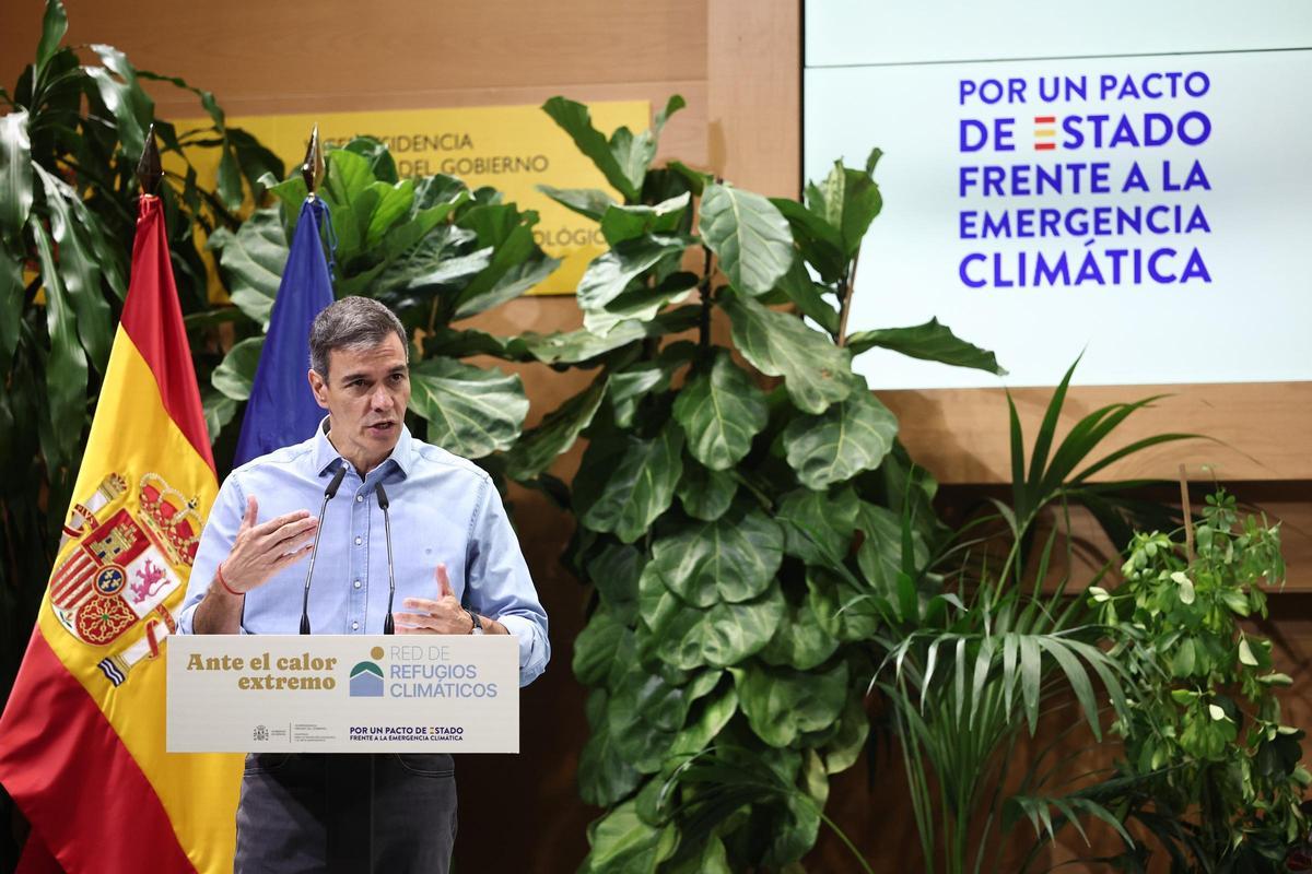 El presidente del Gobierno, Pedro Sánchez, interviene durante la clausura de la presentación de la Red de Refugios Climáticos, en el Ministerio para la Transición Ecológica y el Reto Demográfico, a 27 de julio de 2026, en Madrid (España). La Red de Refugi