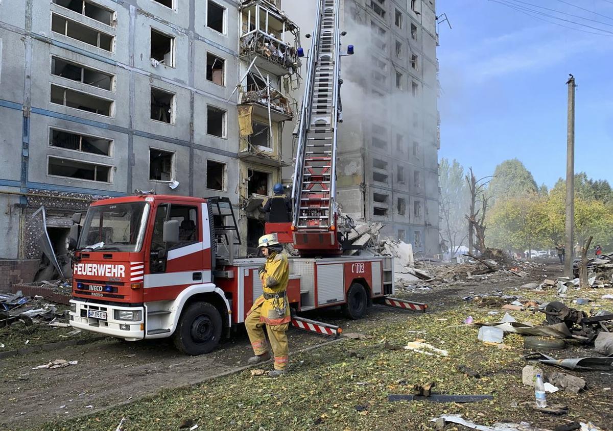 Al menos 12 personas han muerto como resultado del ataque nocturno ruso con misiles contra la ciudad ucraniana de Zaporiyia.