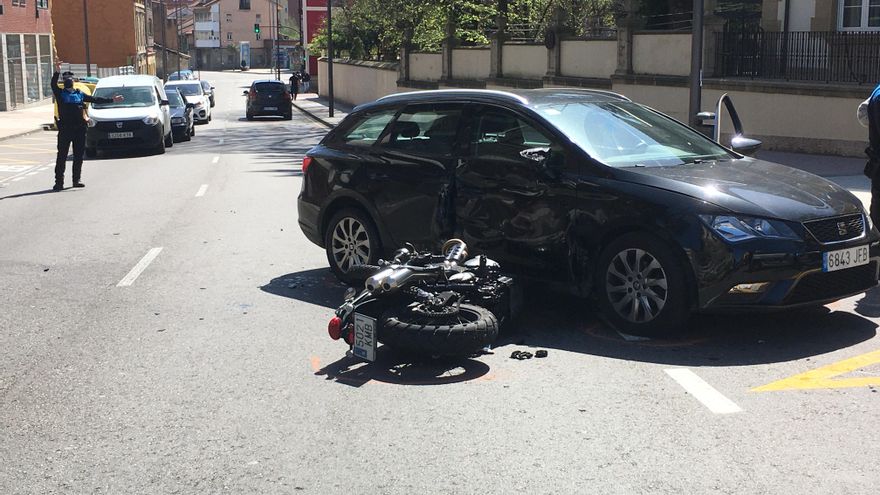 Una conductora choca contra un motorista en Villalegre y da positivo en alcoholemia