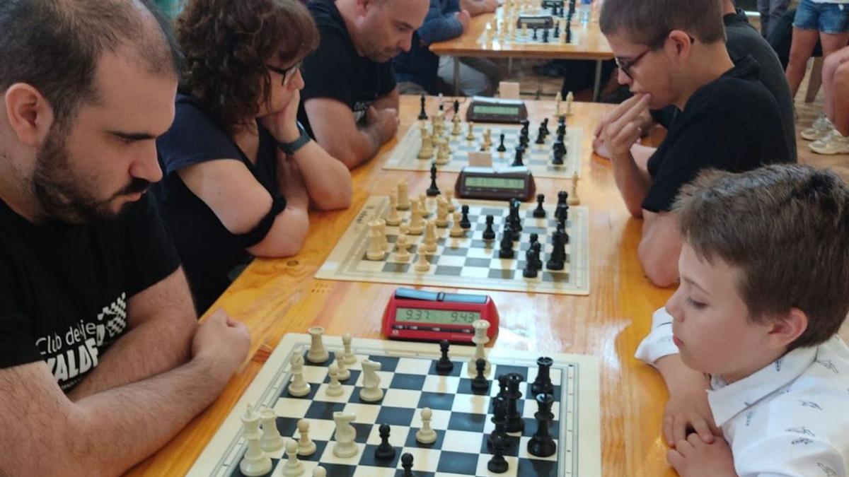 El ajedrez reúne a 36 jugadores en Calleras (Tineo) | R.S.A.