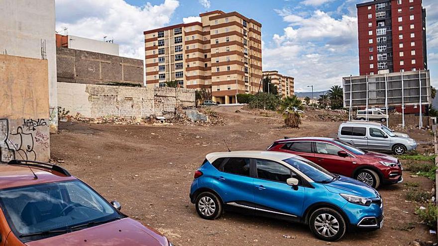 Parcela municipal en la avenida Príncipes de España, en Ofra.