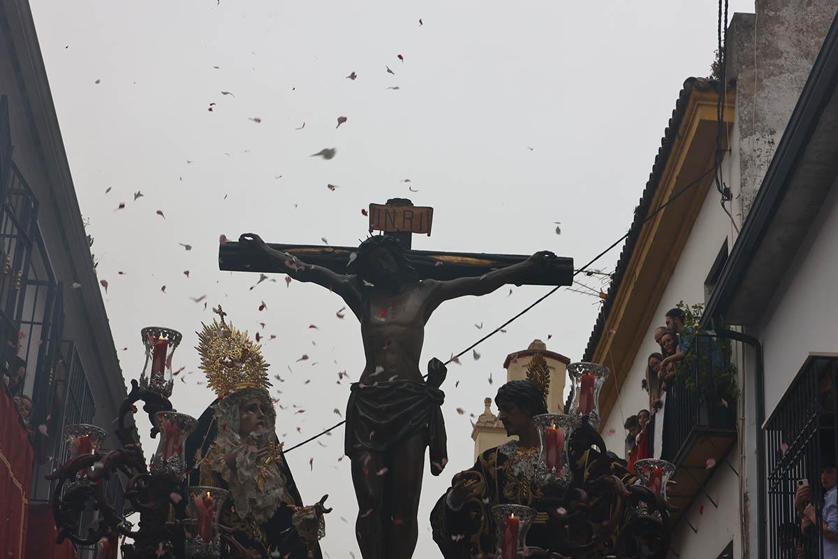 La salida del Cristo de las Penas y Nuestra Señora Madre de los Desamparados, en imágenes
