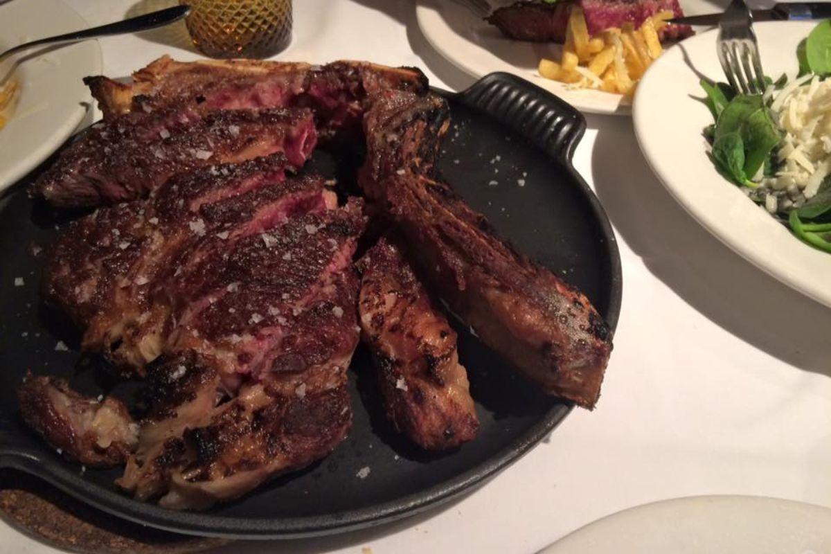 La carne del Charrúa, uno de los restaurantes destacados por la Guía Macarfi.