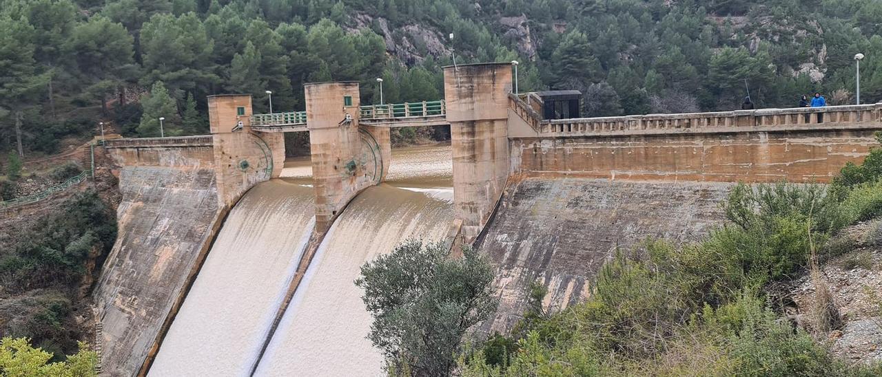 Imagen que presenta el embalse de l’Alcora en la Foia debido a las fuertes lluvias caídas en la provincia estos días.