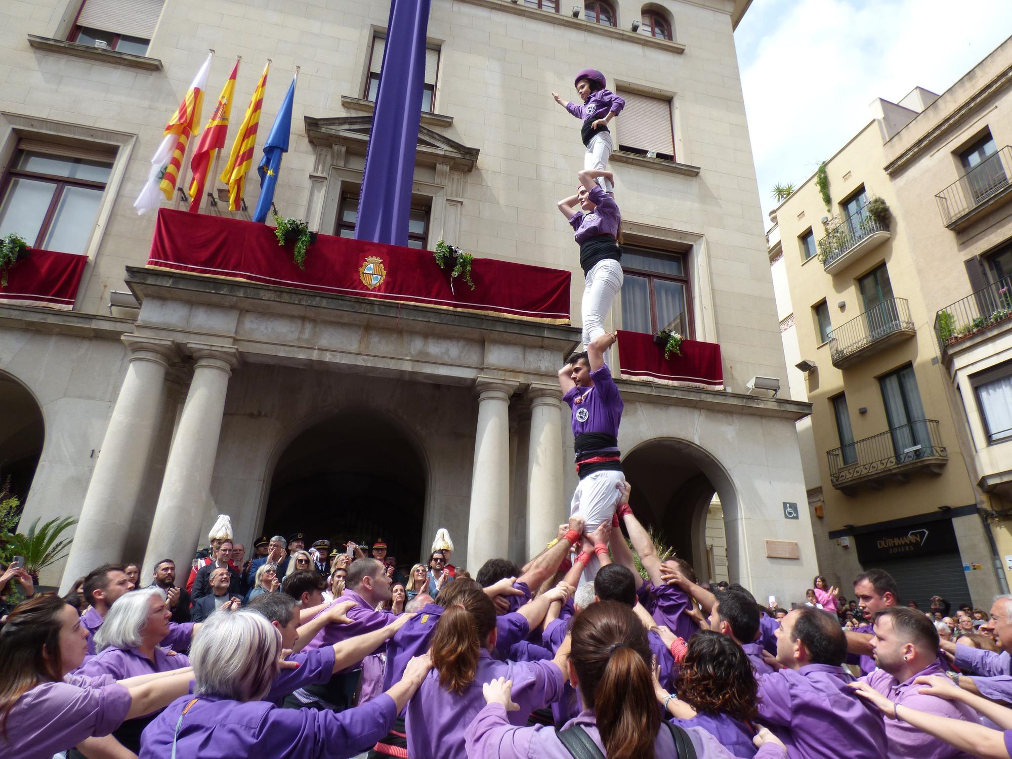 La Colla Castellera aporta emoció a les Fires amb el pilar caminant de Santa Creu