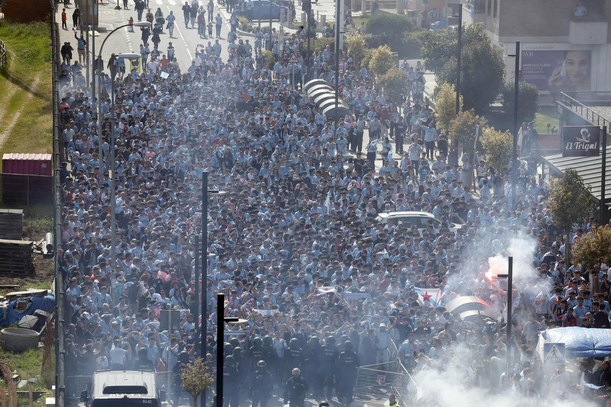 Balaídos se prepara para el Celta-Friburgo: miles de aficionados llegan al estadio en la previa