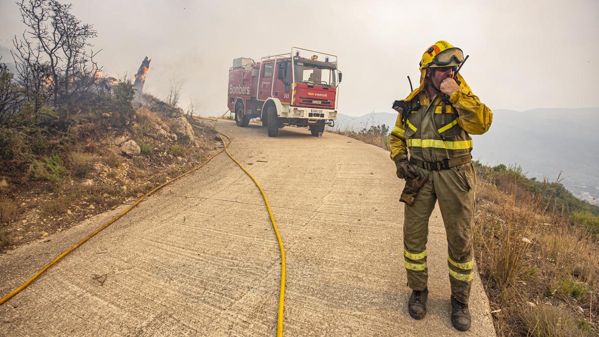 Evacuaciones en la zona de la Garrotxa, en la Vall de la Gallinera, por el incendio de la Vall d&#039;Ebo.