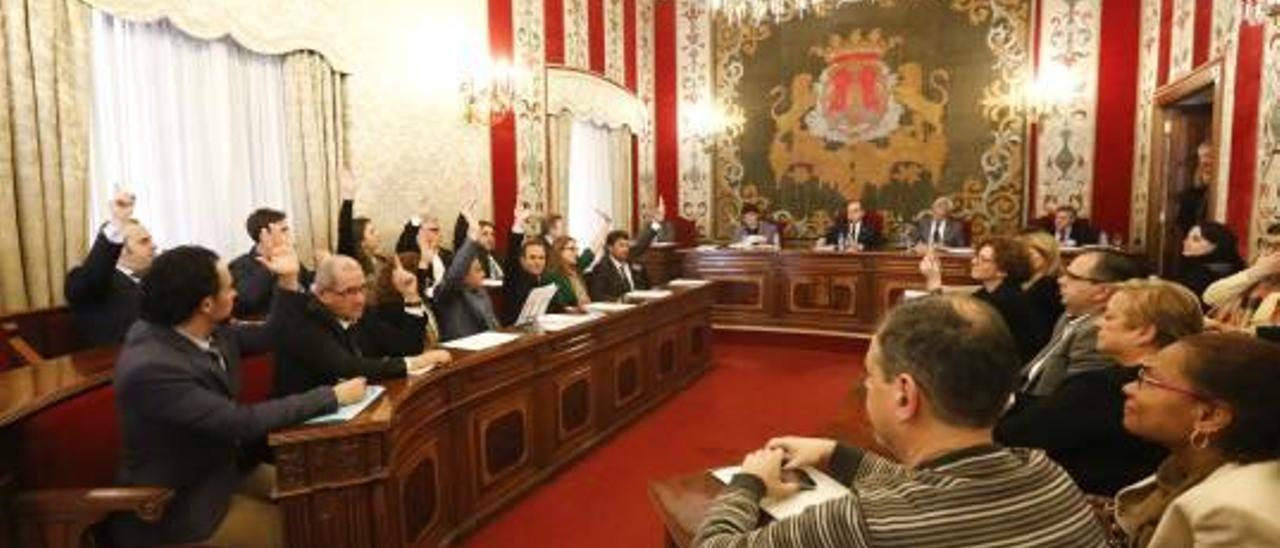 El gobierno local culpa de los ajustes al PP, que replica que son «excusas»