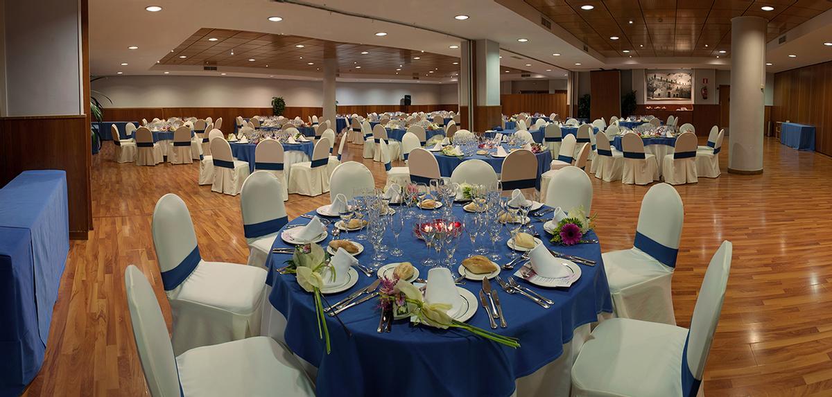 Amplios salones equipados con todos los servicios necesarios