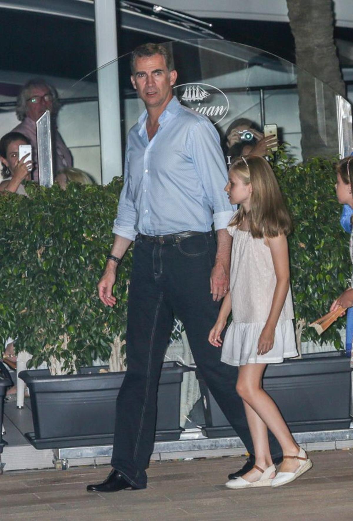 Felipe VI junto a la princesa Leonor