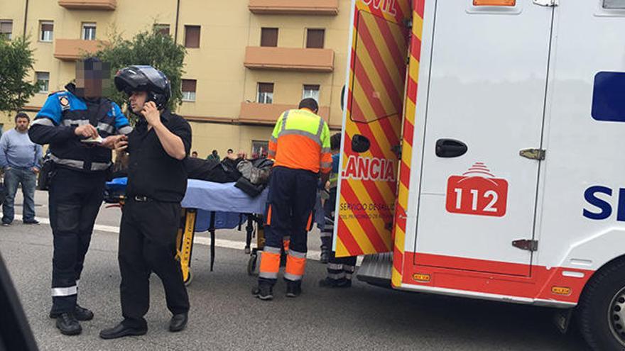 Herido un motorista en una rotonda en Vallobín