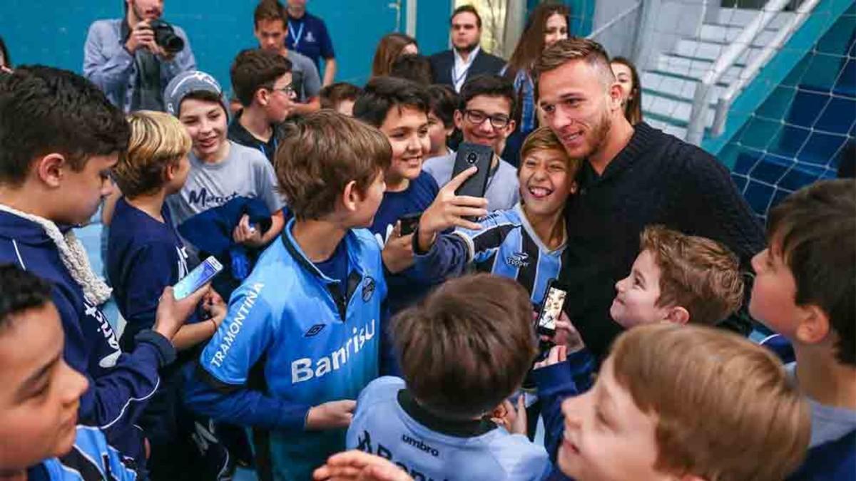 El Gremio asegura que Arthur permanecerá en Brasil hasta diciembre