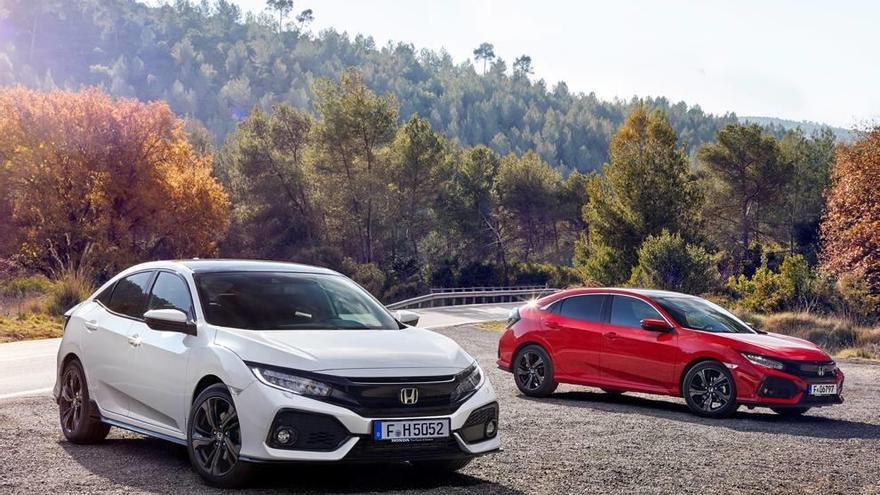 Los diseñadores de Honda han vuelto a sorprender con su modelo Civic, igual que lo hicieron al lanzar la anterior generación; por sus maneras de circular hará las delicias de los que buscan sensaciones